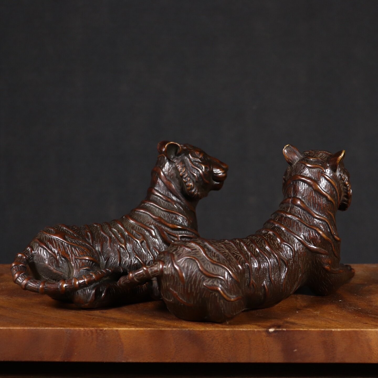 Vintage And Collectible Stores - Statue de tigre en cuivre vintage