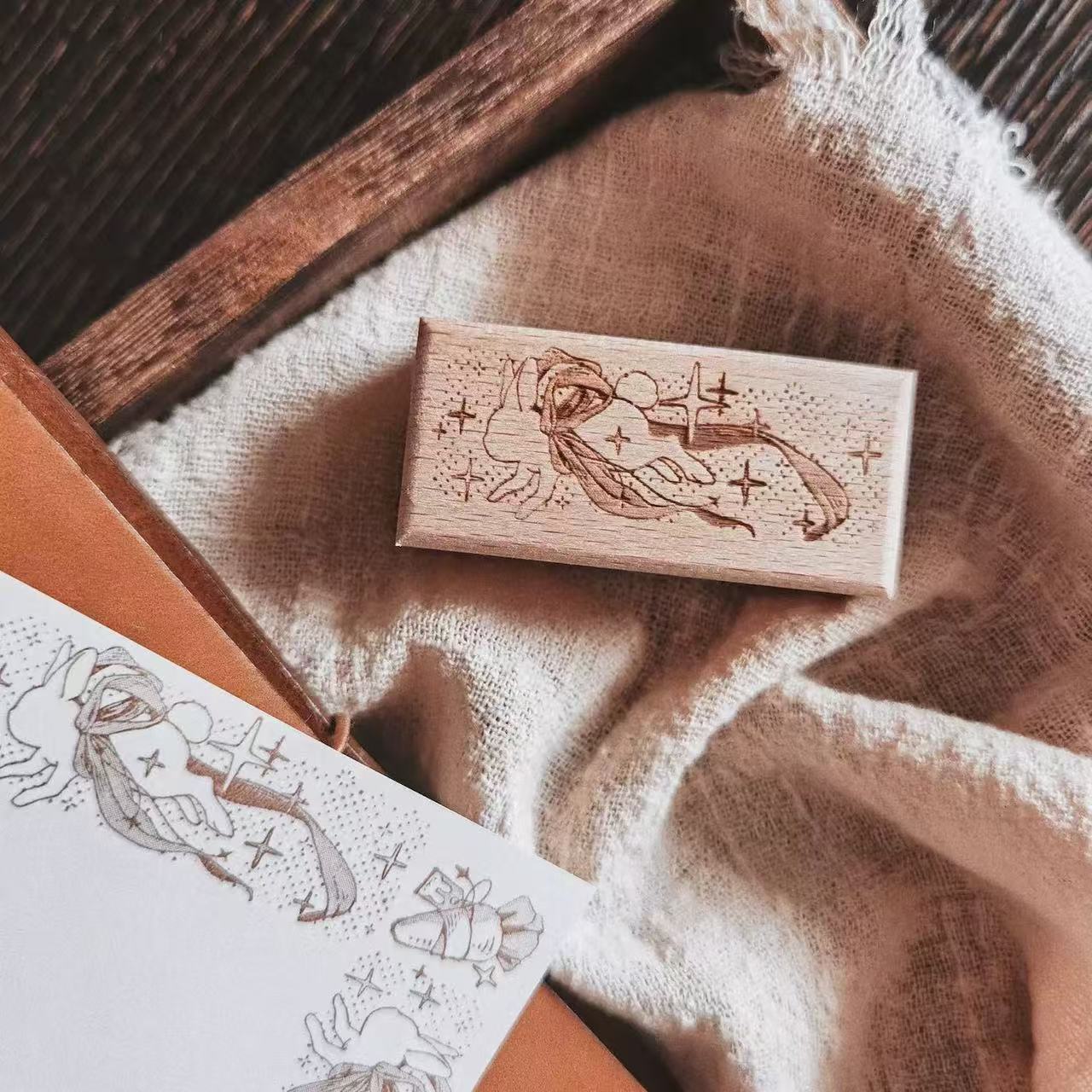 Tampon en caoutchouc en bois V - Vintage Collectible Stamps avis et prix